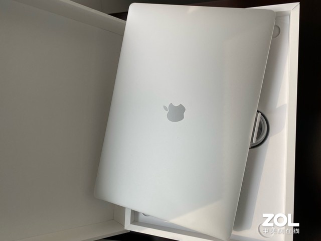2020款16寸MacBook Pro或将升级摄像头 